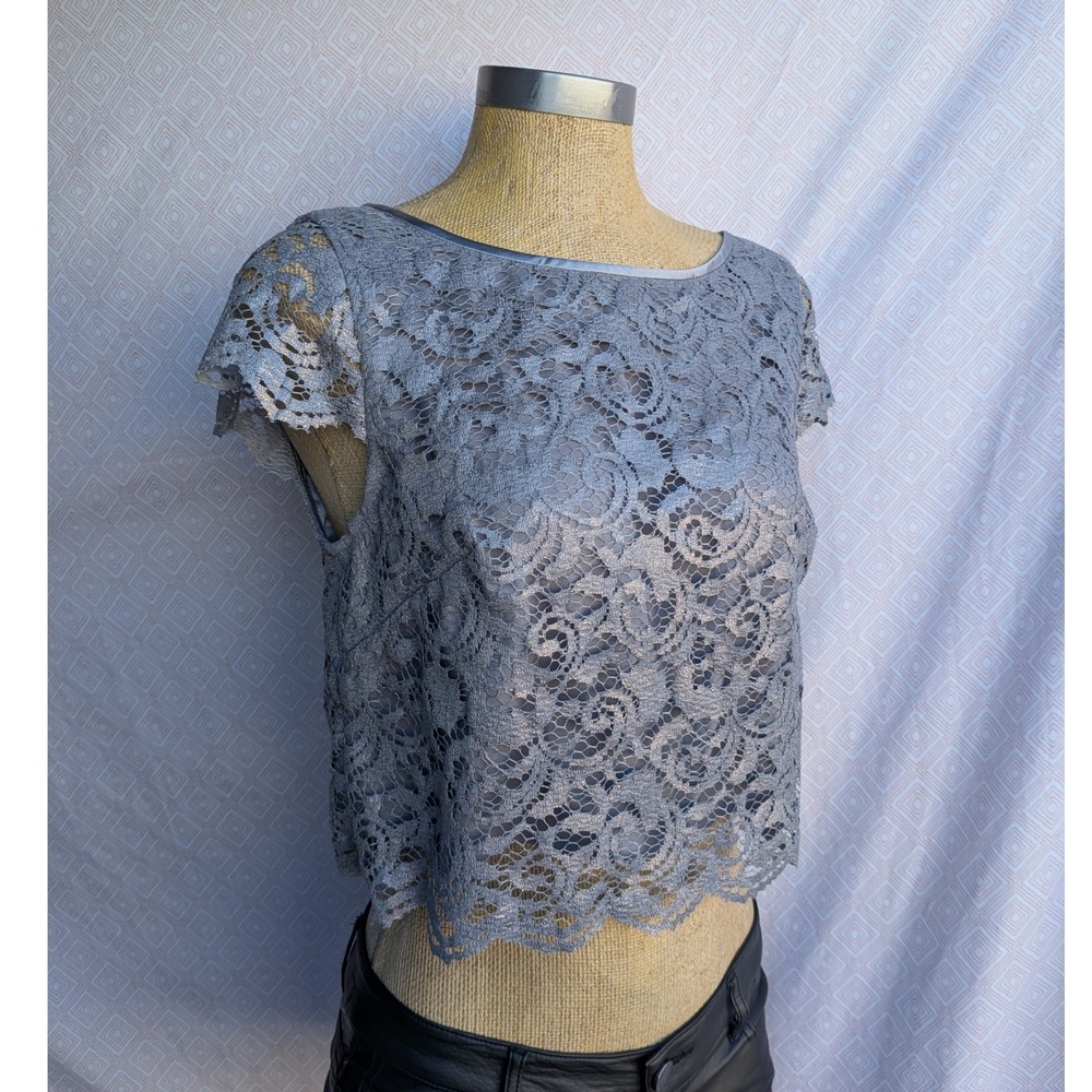 White House Black Market Lace Crop Top Womens 6 Blue Gray Excellent Metallic Zip